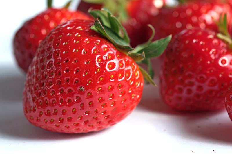 Avocado and Strawberry Pairing